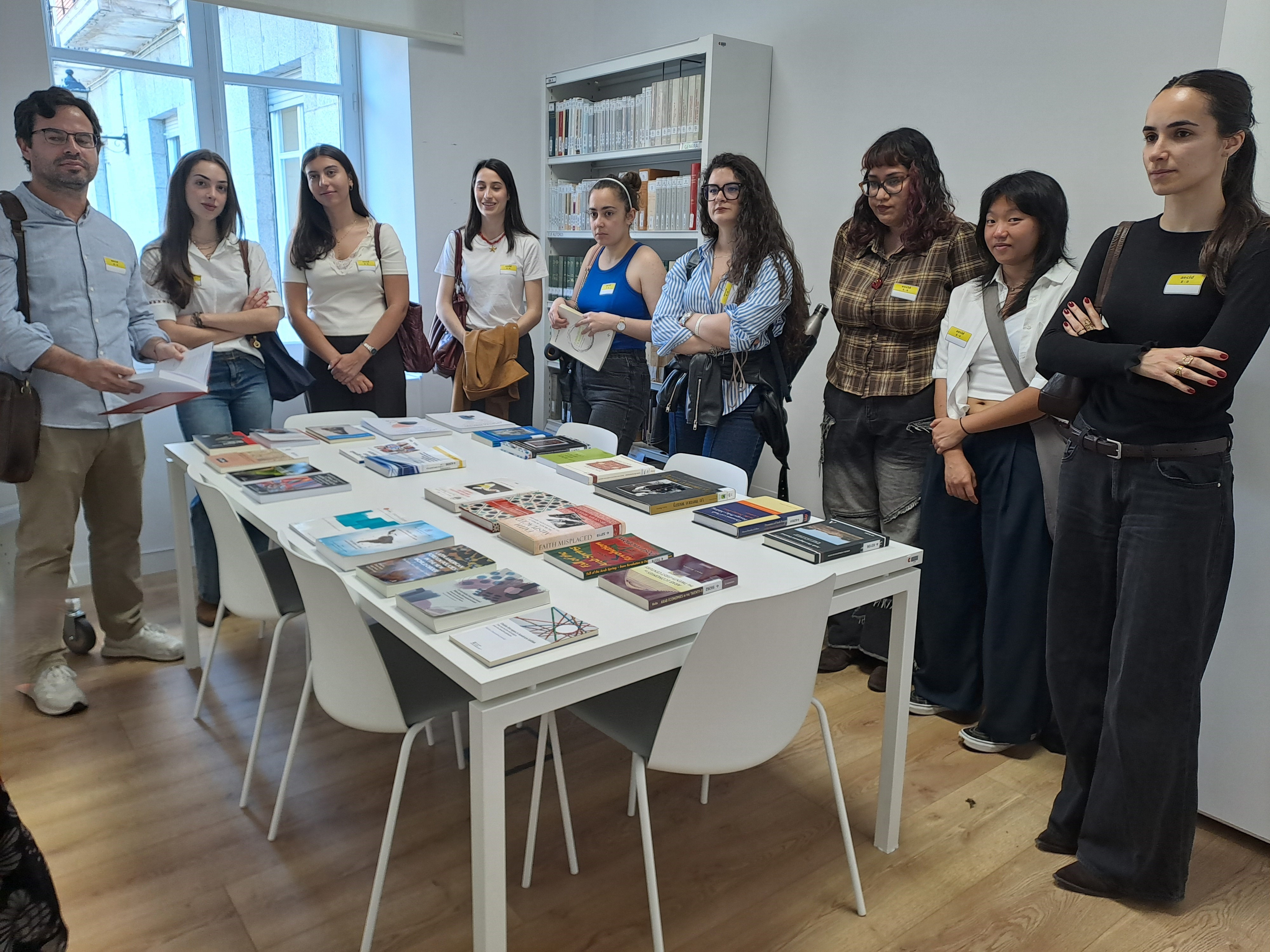 Estudiantes del grado en Estudios Internacionales de la Universidad Autónoma de Madrid visitan la Biblioteca AECID