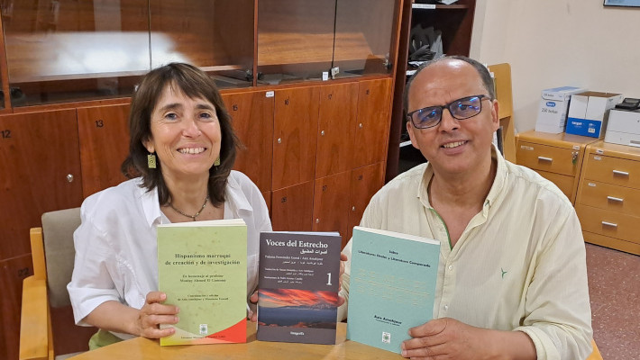 Luisa Mora, responsable de la Biblioteca Islámica (AECID), con Aziz Amahjour