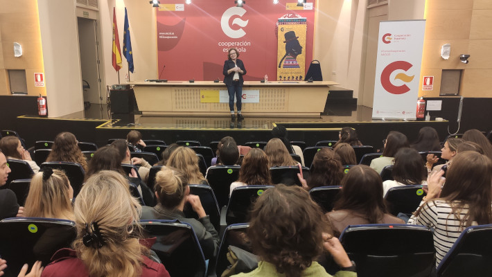 Charla en el salón de actos